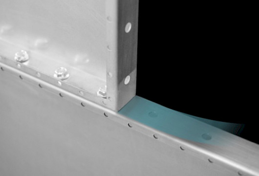 Bolted shielding modules with HF sealing strip